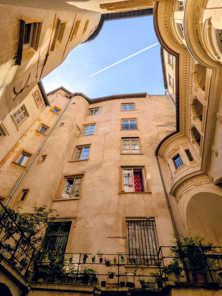 traboules passageway Lyon Croix-Rousse silk workers